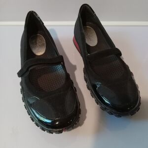 Cole Haan Black and Pink Athletic Shoes